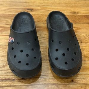 Crocs size 9 - never warn!